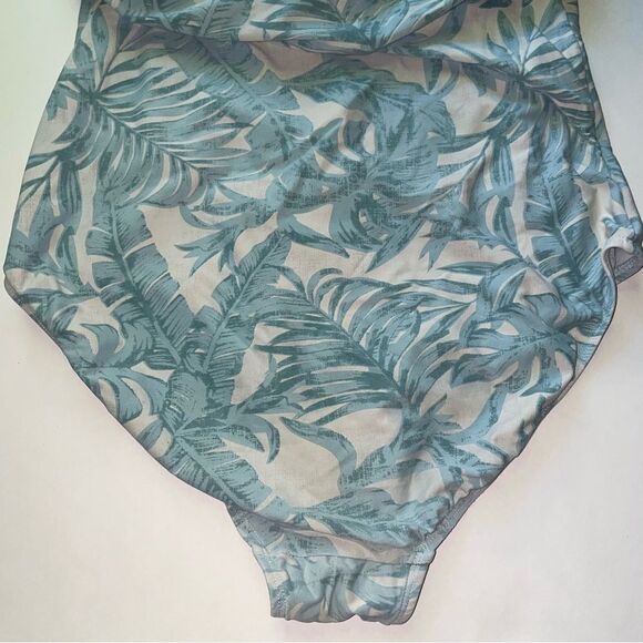 NipTuck Swim One Piece Size 8 Tropical Leaf Print Light Blue - Picture 4 of 9